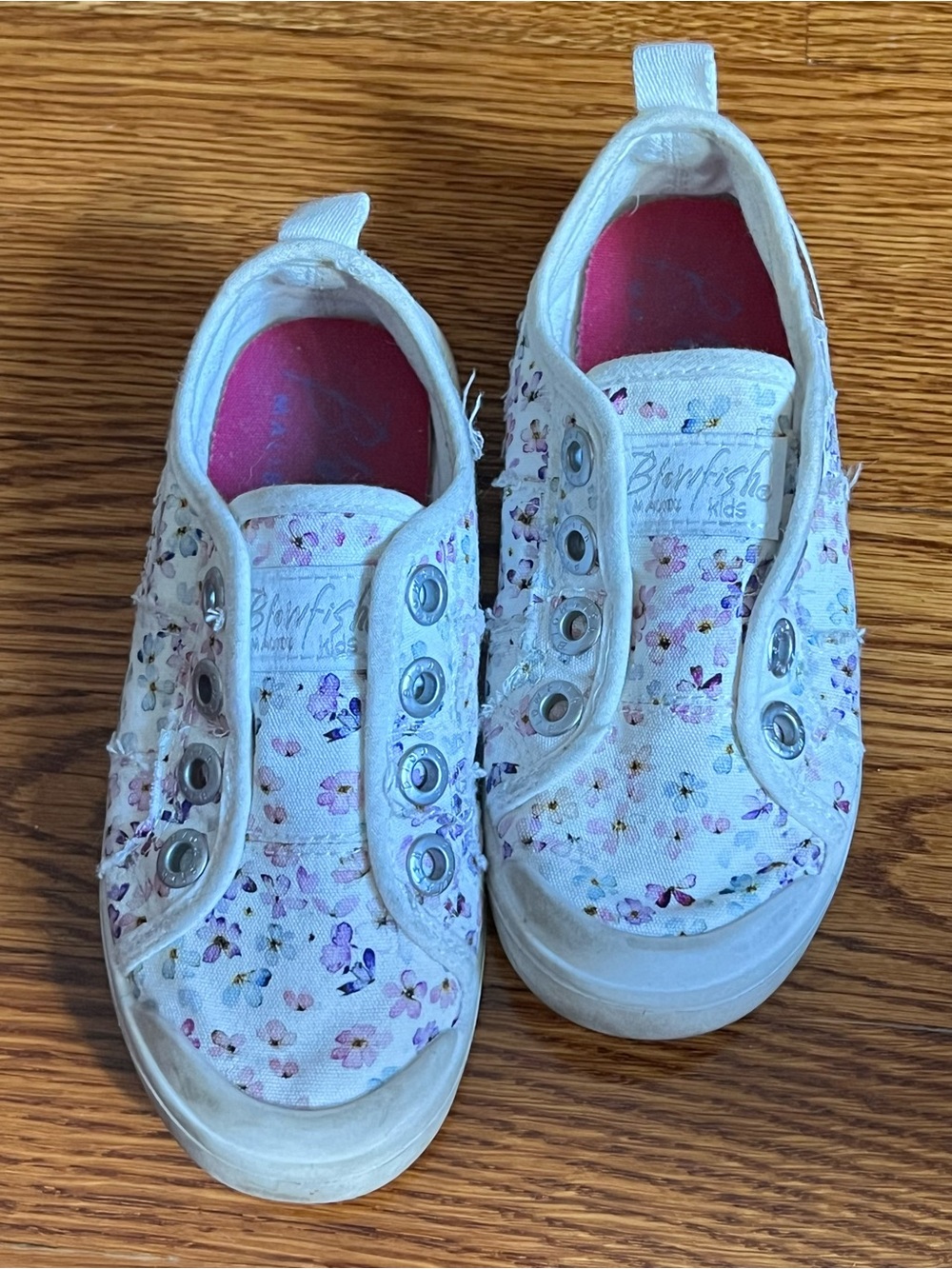 Blowfish Malibu Kids Light Cream Floral Print  Canvas Slip On Sneakers